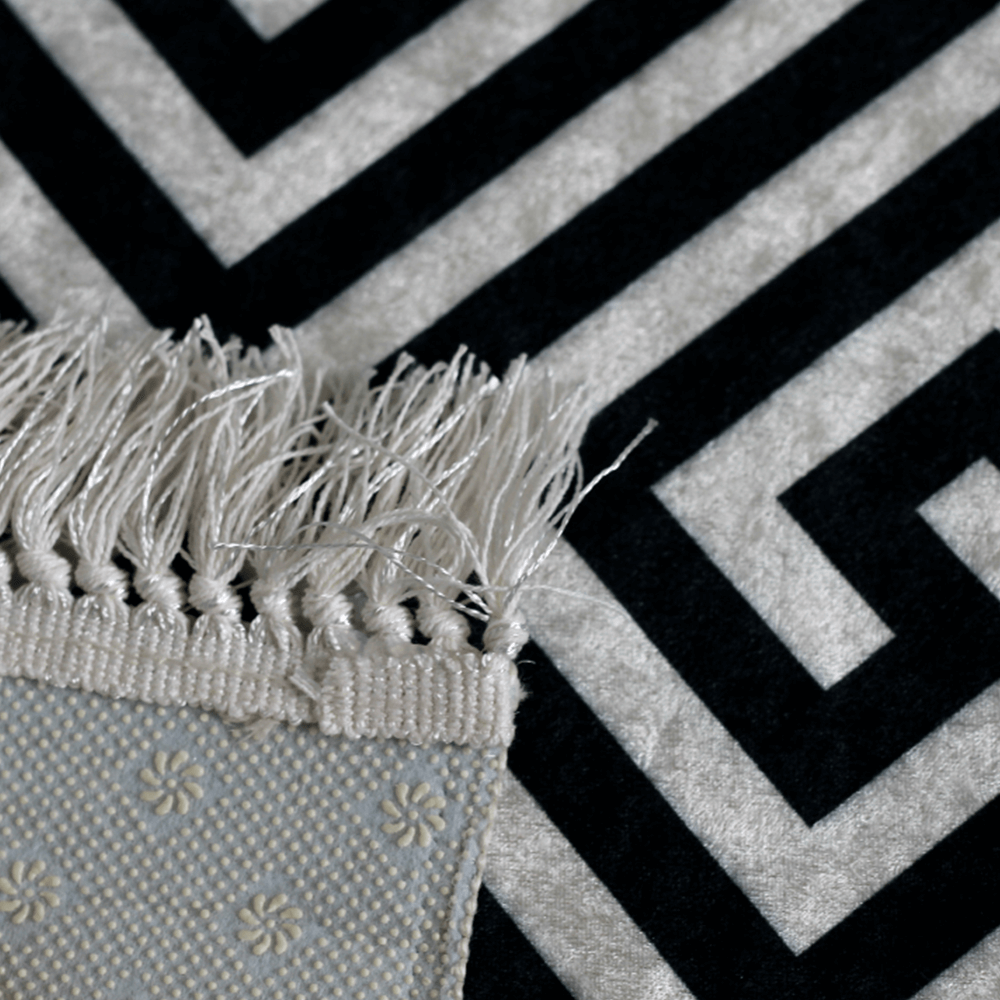 Covor MOTIVE, model negru-alb, 80x200